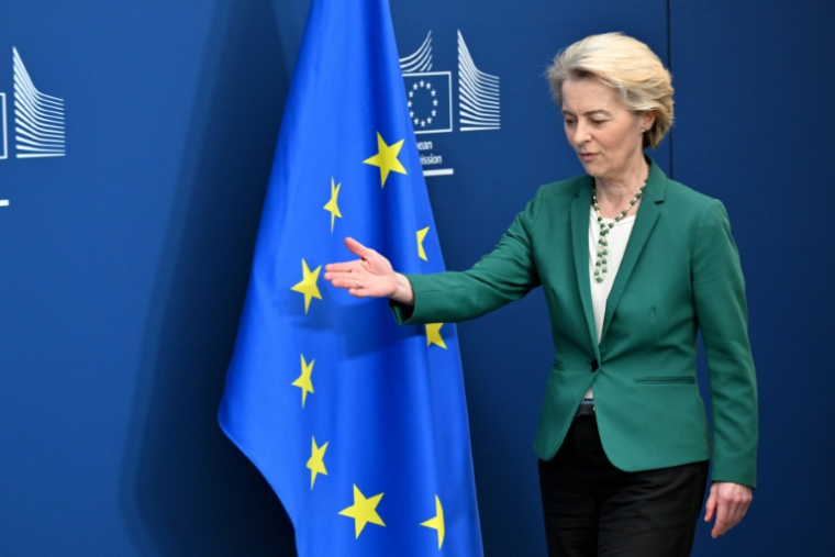 "L'Europe est toujours prête à conclure un bon accord" avec les Etats-Unis, a déclaré Mme von der Leyen lors d'une conférence de presse à Bruxelles, le 7 avril 2025. ( AFP / Nicolas TUCAT )
