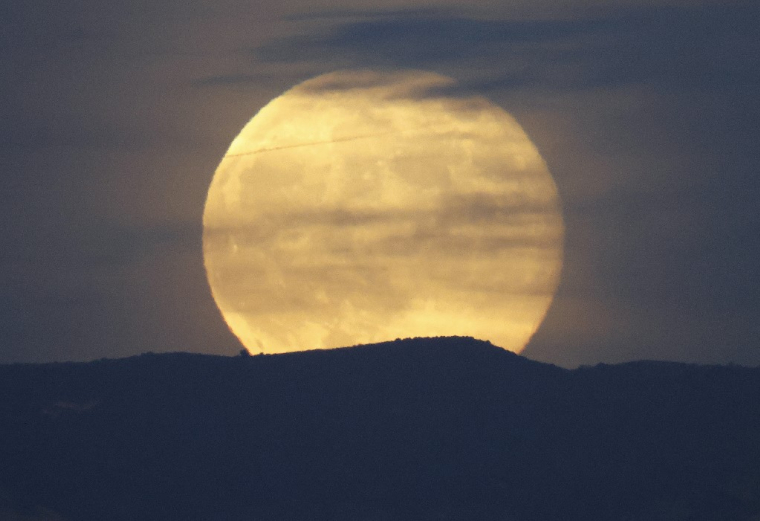 Le retour sur la Lune est espéré pour 2028 par la Maison Blanche (illustration) ( GETTY IMAGES NORTH AMERICA / MARIO TAMA )