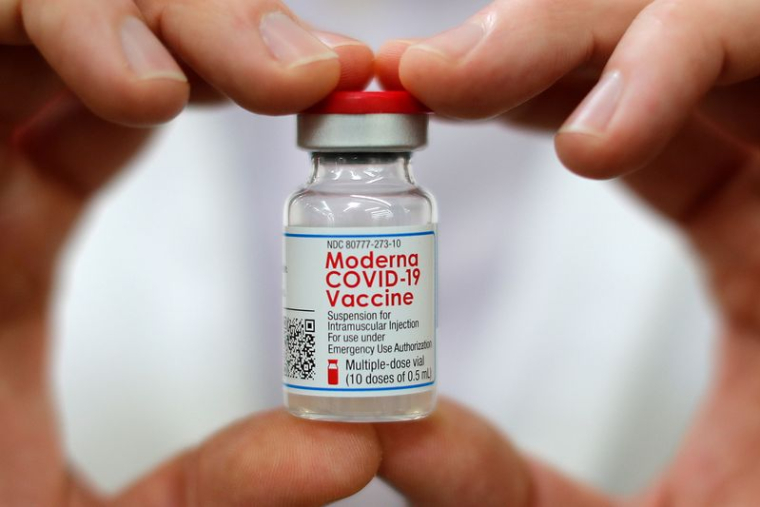 LE MONDE SERA CONFRONTÉ À UN SURPLUS DE VACCINS EN 2022, SELON LE DG DE MODERNA