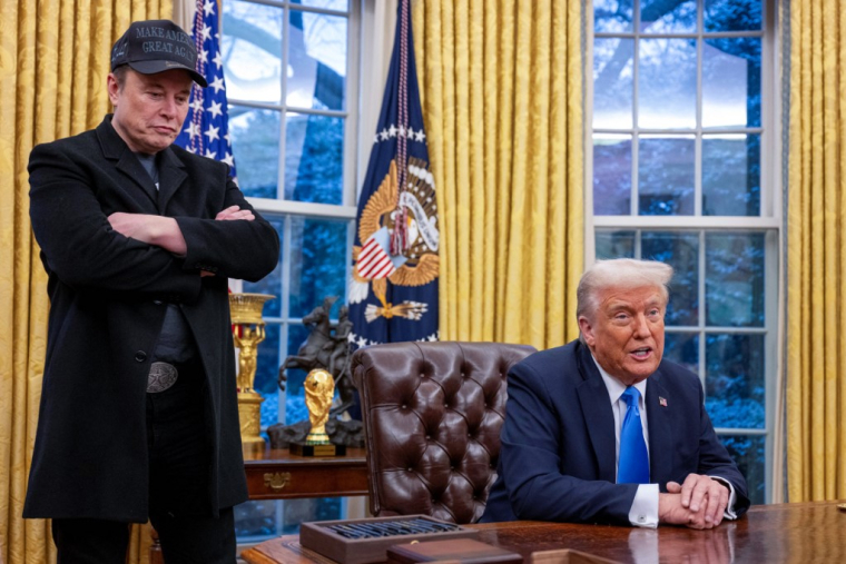 Elon Musk et Donald Trump à Washington, aux États-Unis, le 11 février 2025. ( AFP / JIM WATSON )
