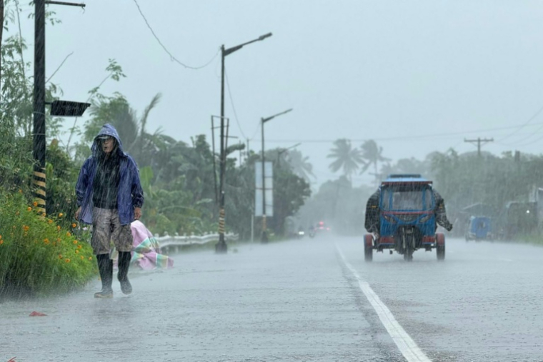 Dans la province de Cagayan, aux Philippines, pendant le passage du super typhon Ragasa, le 22 septembre 2025 ( AFP / John Dimain )
