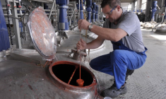 ZONE EURO: PRODUCTION INDUSTRIELLE ET EXCÉDENT COMMERCIAL DÉÇOIVENT