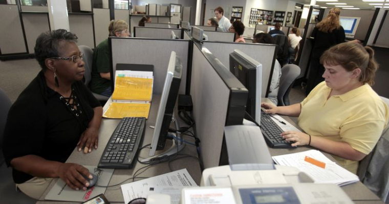 ÉTATS-UNIS: HAUSSE DES INSCRIPTIONS AU CHÔMAGE À 248.000