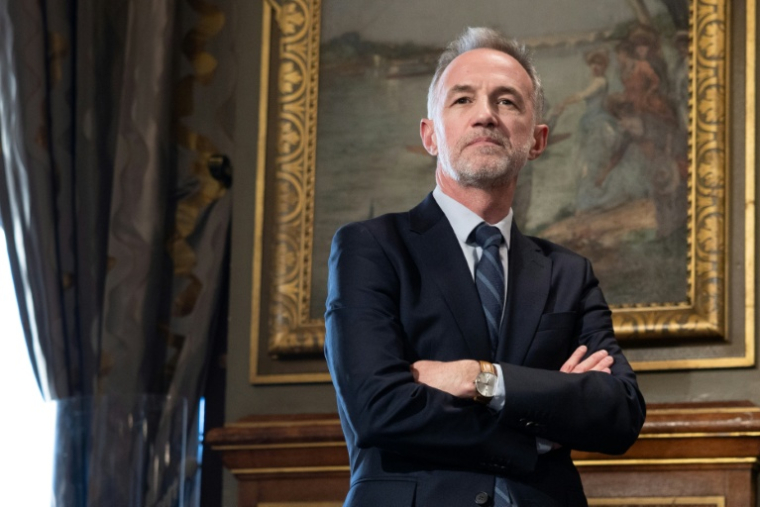 Le nouveau maire de Paris, Emmanuel Grégoire, lors d'une cérémonie de remerciement et d'adieu organisée à l'Hôtel de Ville de Parisen l'honneur de la maire sortante, Anne Hidalgo, le 25 mars 2026  ( AFP / Joel Saget )