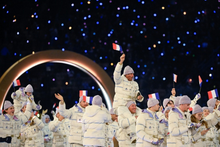 La délégation française parade lors de la cérémonie d'ouverture des Jeux d'hiver de Milan Cortina, au stade San Siro de Milan, le 6 février 2026 ( AFP / WANG Zhao )