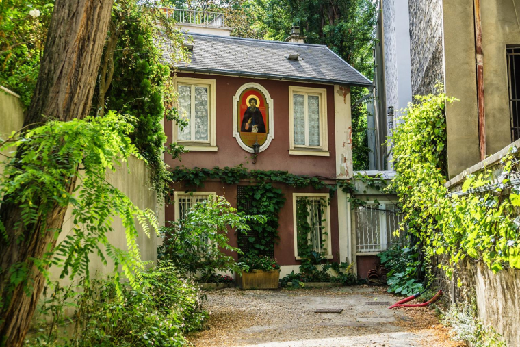 Paris recèle de lieux secrets à découvrir durant l’été. Ces trésors racontent une part de l’histoire de la capitale crédit photo : Shutterstock