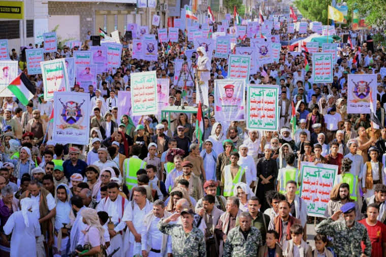 Des partisans du mouvement houthi manifestent contre l'intervention saoudienne au Yémen à Hodeida, le 9 octore 2026 ( AFP / Zayed Al-Waqidi )