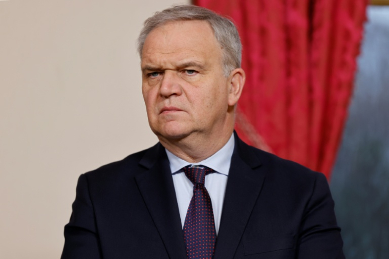 François-Noël Buffet à l'hôtel Matignon, le 26 février 2025 à Paris ( AFP / Ludovic MARIN )