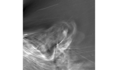 Une image fournie par la Nasa le 15 juillet 2025, prise par la sonde Parker pendant son approche record du Soleil en décembre 2024, montre le vent solaire s'échappant de la surface de l'astre ( NASA/Johns Hopkins APL/Naval Research Lab / Handout )