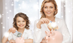 (Les petites économies judicieuses avant Noël peuvent augmenter le budget cadeaux de la famille - Crédit photo : Adobe Stock)