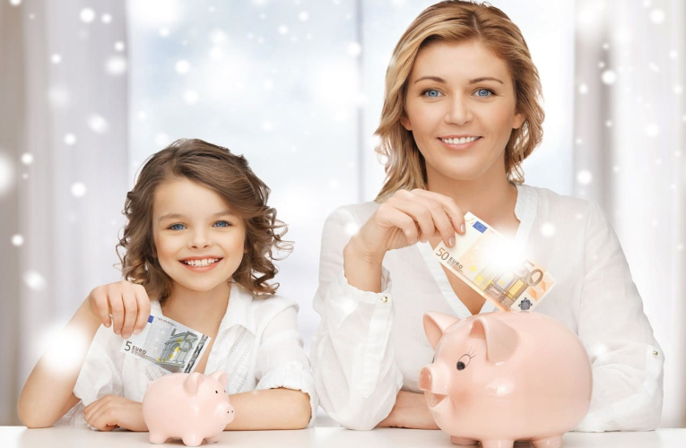 (Les petites économies judicieuses avant Noël peuvent augmenter le budget cadeaux de la famille - Crédit photo : Adobe Stock)