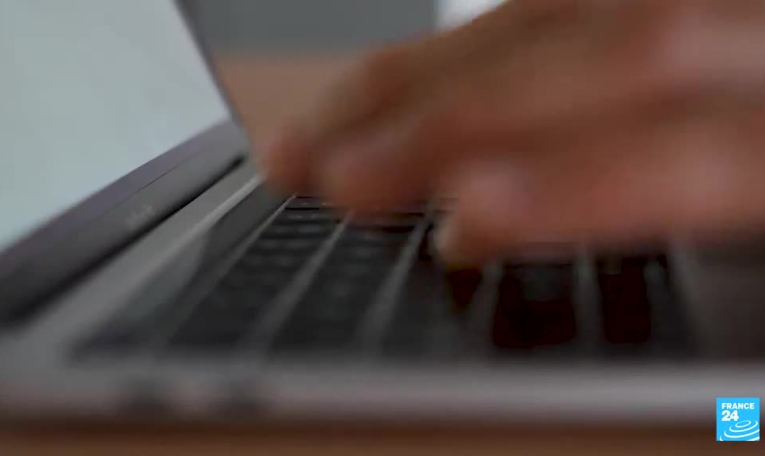 Au Canada, des écoles partent en guerre contre les réseaux sociaux