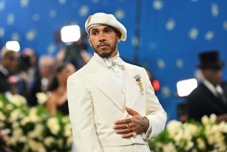 Le pilote de Formule 1 Lewis Hamilton arrive au Met Gala, le 5 mai 2025 à New York ( AFP / Angela WEISS )