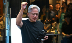Le directeur général de Nvidia, Jensen Huang, s’adresse aux journalistes, Séoul, le 5 juin 2026 ( AFP / Jung Yeon-je )