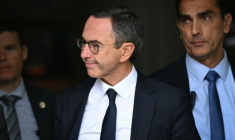Le ministre de l'Intérieur sortant Bruno Retailleau (c), le 6 octobre 2025 à Boulogne-Billancourt, près de Paris ( AFP / Bertrand GUAY )