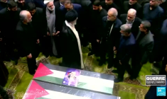 Des Iraniens se rassemblent pour le cortège funèbre de Haniyeh à Téhéran
