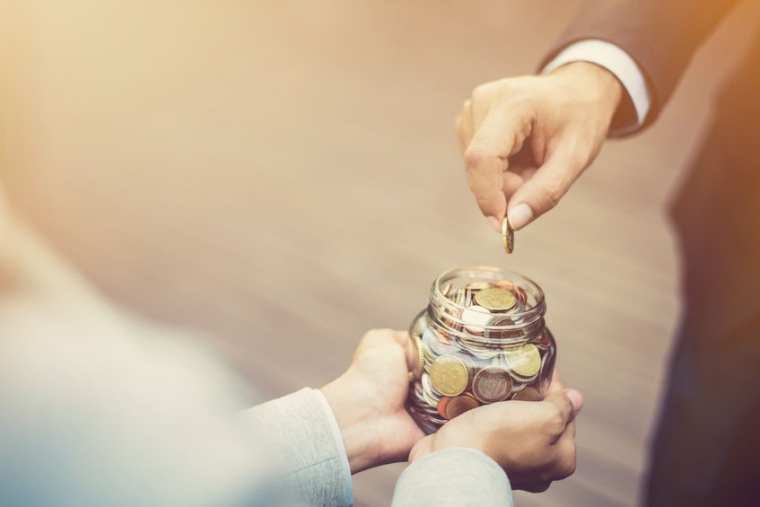 Les banques proposeront chaque année à leurs clients détenteurs d'un LDDS d'utiliser l'épargne de leur livret pour faire un ou plusieurs dons à des structures de l'économie sociale et solidaire (Crédit photo: 123RF)