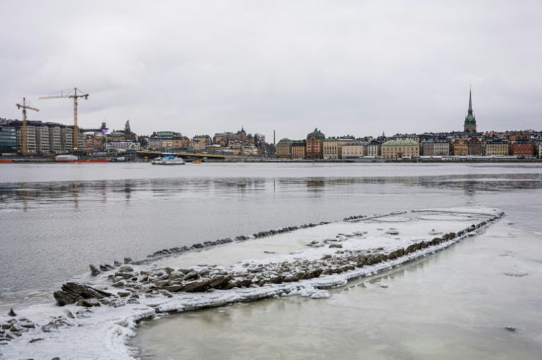 Les vestiges d'une épave du XVIIe siècle après leur réapparition à Stockholm, en Suède, le 17 février 2026 ( AFP / Jonathan NACKSTRAND )