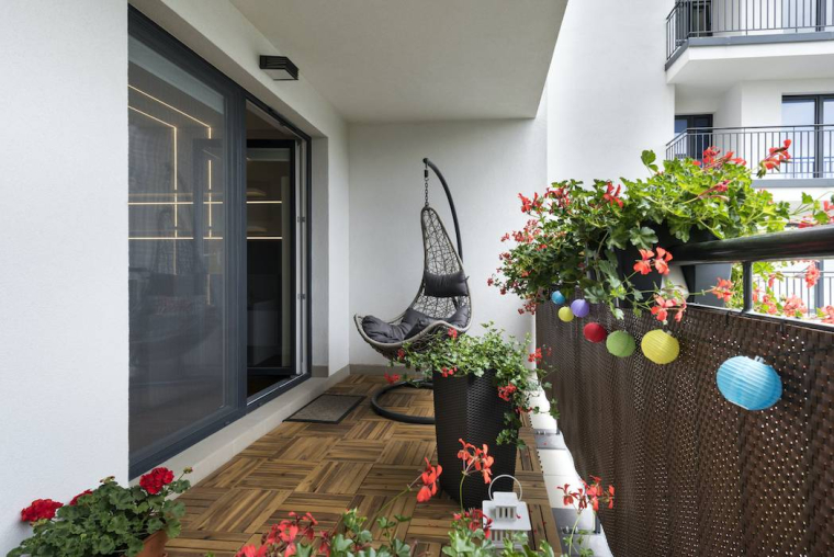 Quelles règles respecter lorsque vous voulez plus d’intimité sur votre balcon ?-iStock-814527672