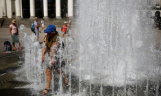 Des touristes en train de se rafraîchir à Nantes