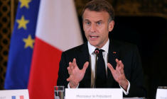 Le président français Emmanuel Macron s'exprime lors d'une réunion ministérielle