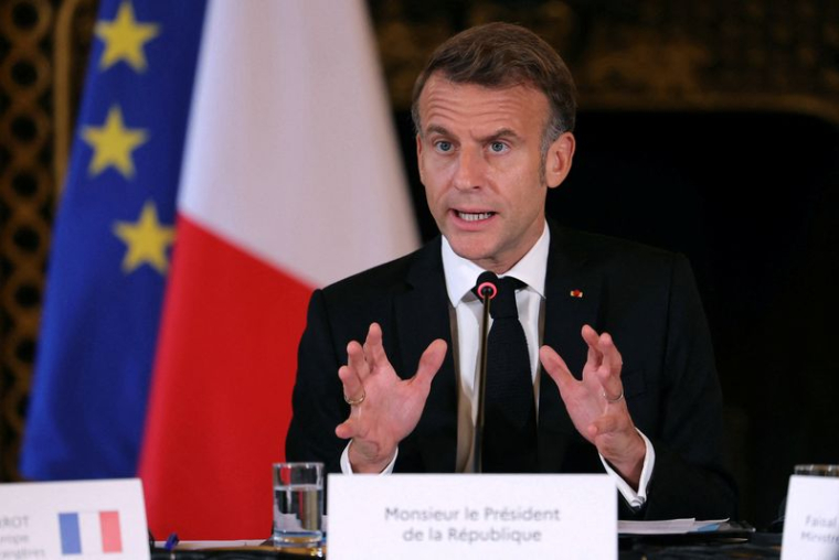 Le président français Emmanuel Macron s'exprime lors d'une réunion ministérielle