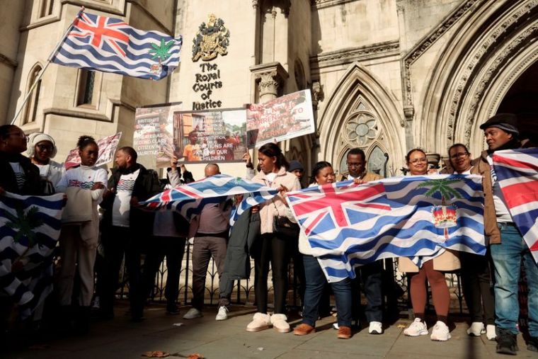 Des militants s'opposent à l'accord britannique sur les Chagos devant la Haute Cour de justice