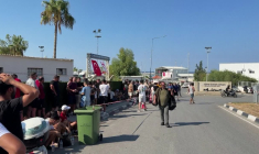 Chypre du Nord: une foule se rassemble au port de Kyrenia après le naufrage d'un ferry