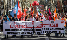 Une manifestation pour la défense des services publics à Toulouse en mars 2024. (Frederic Scheiber / Hans Lucas / Hans Lucas via AFP)