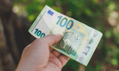 Qui va toucher l'indemnité inflation de 100 euros promise par le gouvernement ? ( Crédits: © hdesert - stock.adobe.com)