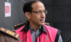 L'ancien ministre indonésien de l'Education, Nadiem Makarim, arrive pour son procès au tribunal anti-corruption de Jakarta, le 12 janvier 2026 ( AFP / BAY ISMOYO )