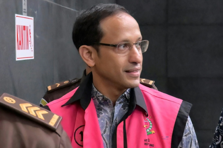 L'ancien ministre indonésien de l'Education, Nadiem Makarim, arrive pour son procès au tribunal anti-corruption de Jakarta, le 12 janvier 2026 ( AFP / BAY ISMOYO )