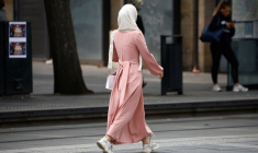 Photo d'une femme en abaya
