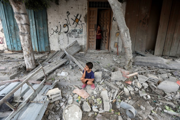 Site d'une frappe israélienne sur une maison du camp de réfugiés de Maghazi, dans le centre de la bande de Gaza
