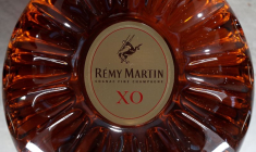 Une bouteille de cognac Remy Martin XO
