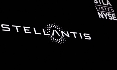 Le logo de Stellantis sur le parquet de la Bourse de New York