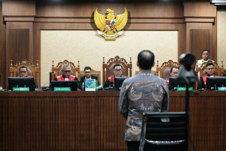 Nadiem Makarim à l'énoncé du verdict au tribunal de Jakarta le 30 juin 2026, en Indonésie ( AFP / YASUYOSHI CHIBA )