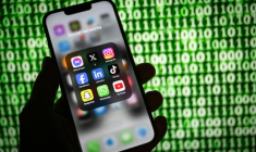 Les trois quarts des Français se disent inquiets de la désinformation étrangère, selon le baromètre annuel du journal La Croix sur la confiance dans les médias ( AFP / SEBASTIEN BOZON )