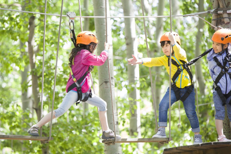 Découvrez 7 spots d’accrobranche franciliens accessibles aux petits comme aux grands. crédit photo : Getty Images
