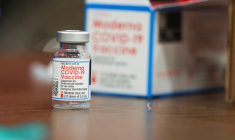 L'UE COMMANDE 150 MILLIONS DE DOSES DE VACCIN EN PLUS AUPRÈS DE MODERNA