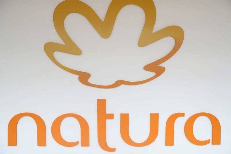 COSMÉTIQUES: LE BRÉSILIEN NATURA FINALISE L'ACQUISITION D'AVON