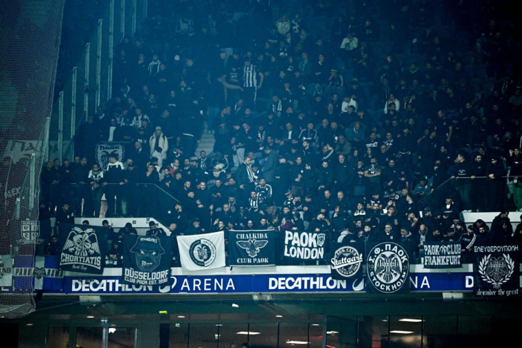 Le vibrant hommage rendu devant le stade PAOK aux sept supporters décédés sur la route de Lyon