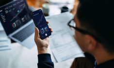 En 2025, l’intelligence artificielle, la cybersécurité et les technologies vertes devraient connaître une forte croissance, soutenue par une demande mondiale, offrant des opportunités d’investissement intéressantes.