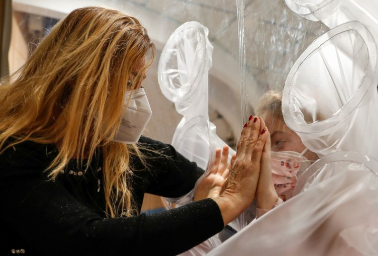 CORONAVIRUS: L'EUROPE FRANCHIT LES 500.000 MORTS