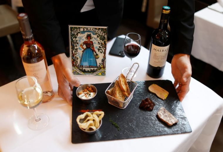 SOUMIS AU COUVRE-FEU, LES RESTAURANTS PARISIENS SE RÉINVENTENT