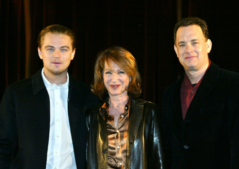 (GàD) L'acteur américain Leonardo DiCaprio, l'actrice française Nathalie Baye et l'acteur américain Tom Hanks lors de la présentation à la presse du film de Steven Spielberg "Attrape-moi si tu peux", le 28 janvier 2003 à Paris  ( AFP / Jack GUEZ )