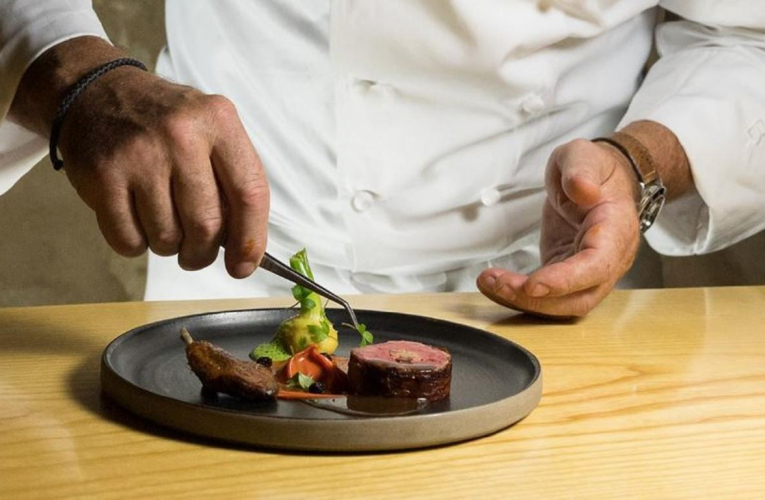Philippe Etchebest est devenu une star depuis son succès dans «Cauchemar en cuisine» et «Top Chef». crédit photo : Facebook Philippe Etchebest