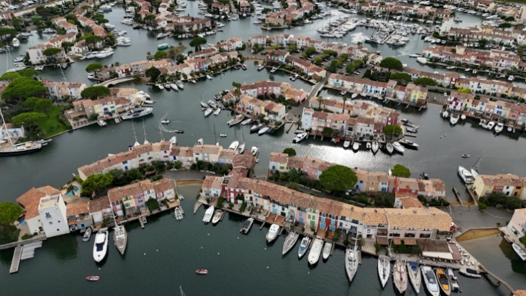 Vue aérienne du port résidentiel de Port Grimaud, le 9 septembre 2026 dans le Var ( AFP / Miguel MEDINA )