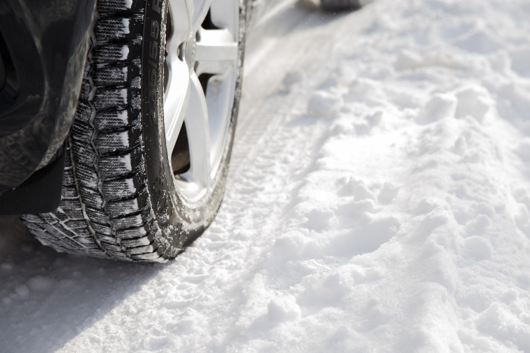 Les pneus été perdent en efficacité lorsque la température passe en dessous de 7 °C. (Illustration) (Mariakray / Pixabay)