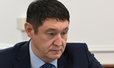 Le ministre kazakh de l'Énergie, Almasadam Satkaliyev, assiste à une réunion gouvernementale à Astana